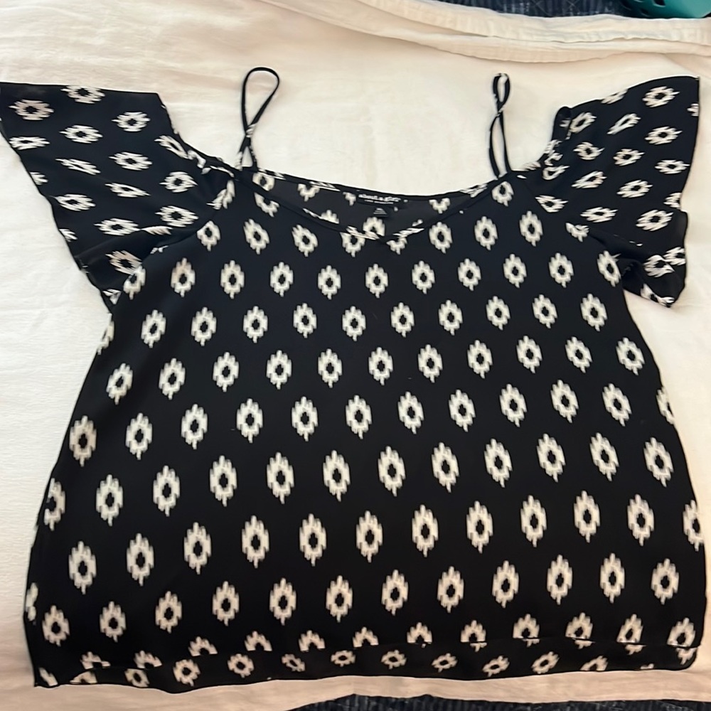 About a Girl Blouse lightweight and Flows